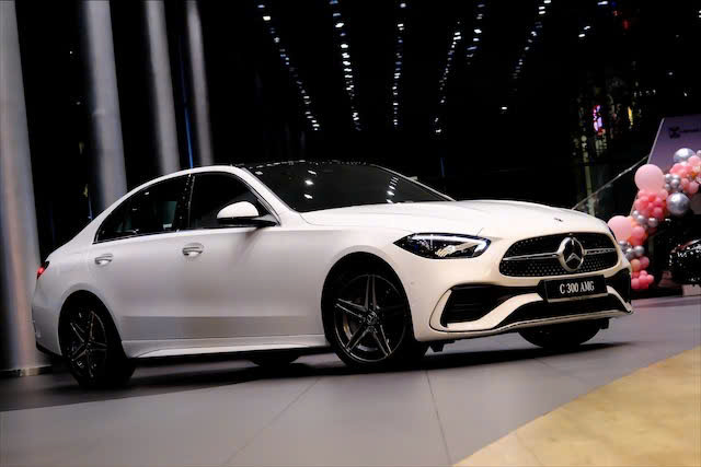 z7703151514666 697ecd7cf1ff8ab90d2935f74677c521 Mercedes C300 AMG – Sedan hạng sang đậm chất thể thao