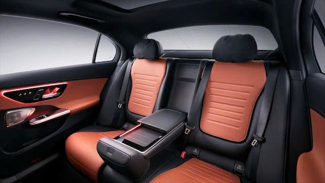 z7703151526833 4694b5e4cffa65fc0635ec0026599aa4 Mercedes C300 AMG – Sedan hạng sang đậm chất thể thao