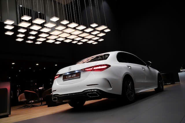 z7703151543798 22a3d96ef7694533065065a33fbea50d Mercedes C300 AMG – Sedan hạng sang đậm chất thể thao