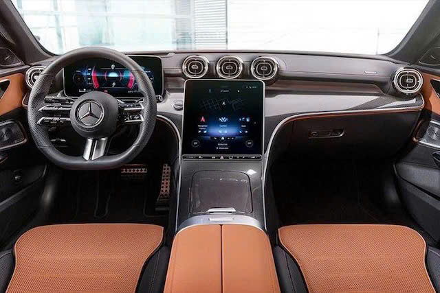 z7703151567329 549a93811cefb3b2d124fd0e6a17bce8 Mercedes C300 AMG – Sedan hạng sang đậm chất thể thao