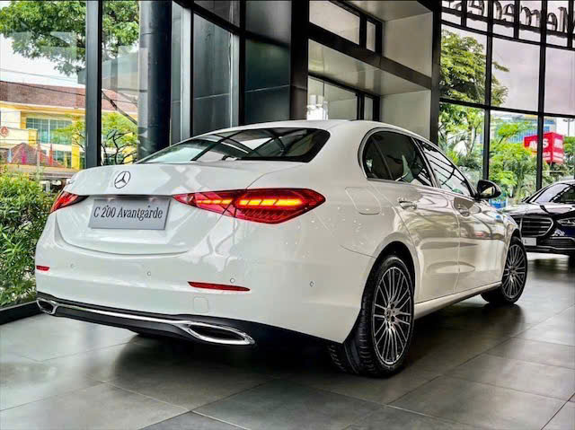 z7720127082863 b8a3992926a59f110a03ffa943bfa08e C 200 Avantgarde Plus 2025: Giá, thông số và trang bị