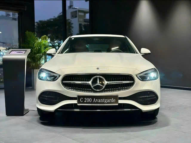 z7720127238747 6b7f413b6ae978c4dba09ad56e314cc1 C 200 Avantgarde Plus 2025: Giá, thông số và trang bị