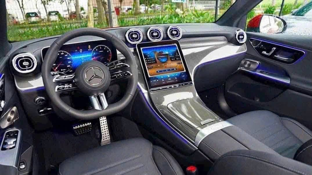 Giá xe Mercedes Benz GLC 300 và thông số trang bị 30 Giá xe Mercedes Benz GLC 300 và thông số trang bị 1787649387942 2380296568640103071 2380296568640103071 618c98a53a9accfe88e666e773365854 Giá xe Mercedes Benz GLC 300 và thông số trang bị
